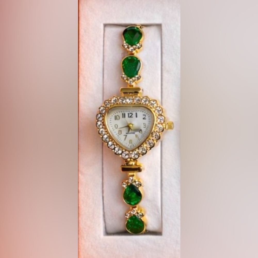 Elegant Green and Gold Jewelry Set